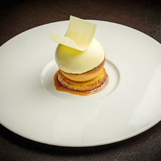 Sphère financière à la cannelle, ananas rôti