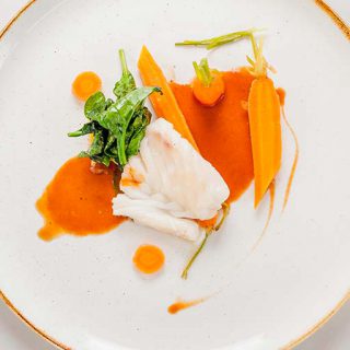 Dos de cabillaud au lait fumé et tombée d’épinards