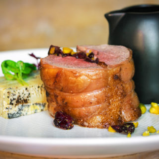 Agneau de Pâques, pistaches et cranberries