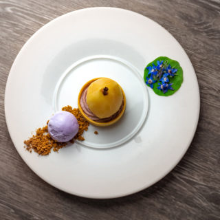 Tartelette violette, poire pochée