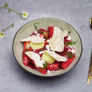Tarte aux fraises, crème matcha déstructurée