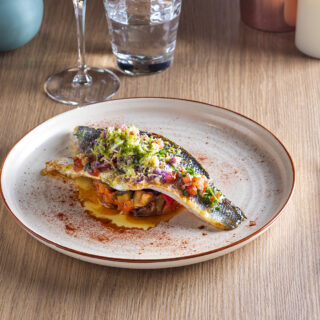 Filet de bar, ratatouille et sauce vierge